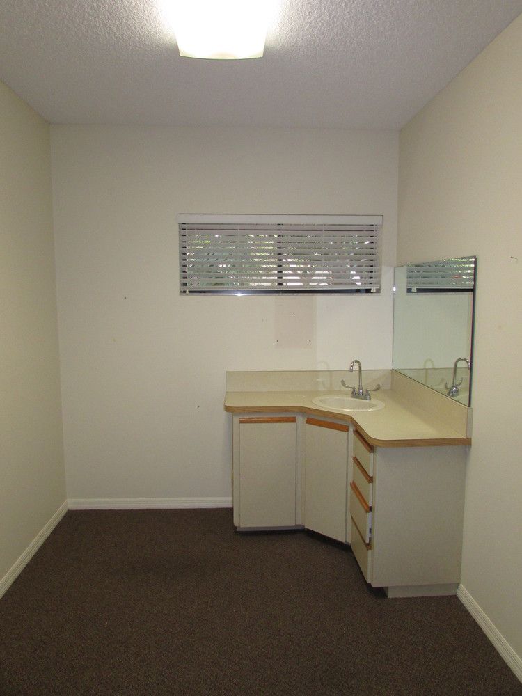 GREAT BUILDING TO BUY OR LEASE!: 1991 Hyde Park St, Sarasota, FL 34239